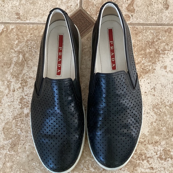 Sale 🎊 PRADA LEATHR SLIP - ON 💯% AUTHENTIC. - Picture 2 of 11